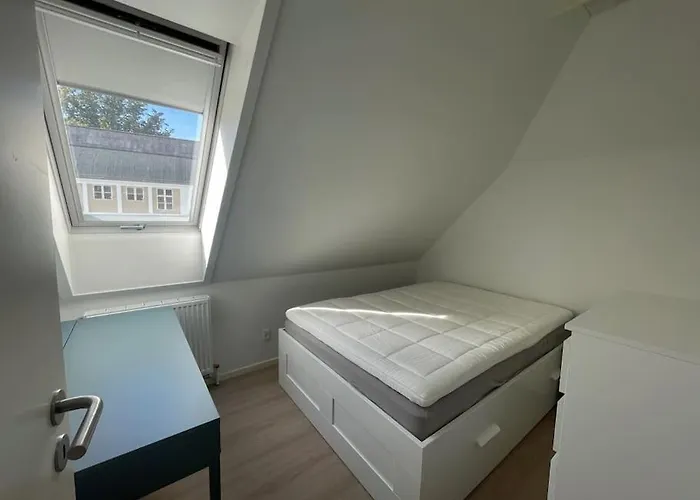 3-bedroom Center W Private Parking